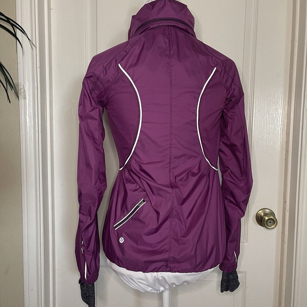 Lululemon Inspire Run Woman's Sz 2 Hooded Running Jacket Dewberry Hand Warmers - Picture 4 of 12